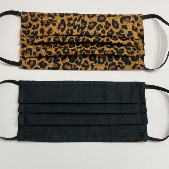 REVERSIBLE Cheetah Leopard Print Pleated Face Mask - Picture 2 of 4